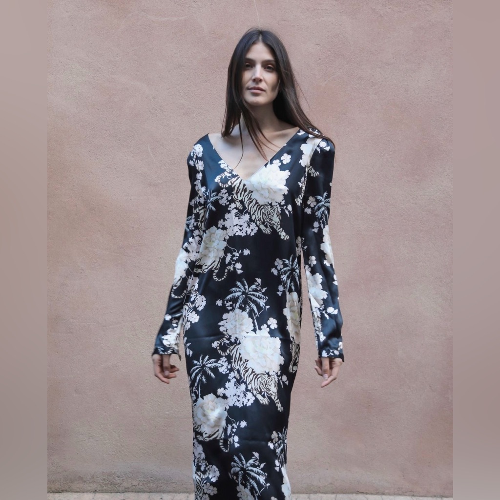 Las Surenas Tiger Romantic Silk Maxi Dress In Black